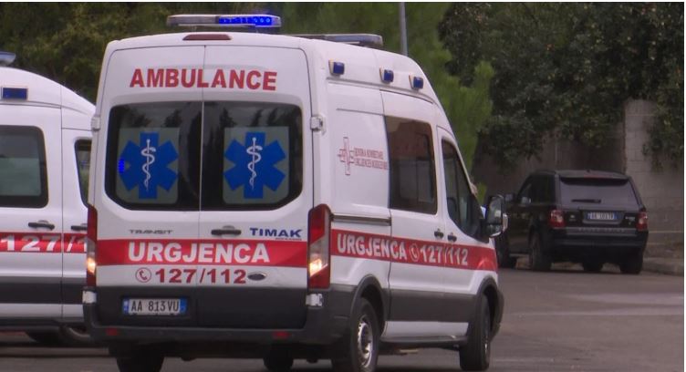 Përplasen dy automjete në Shkodër, lëndohet 7-vjeçari, dërgohet me urgjencë në spital