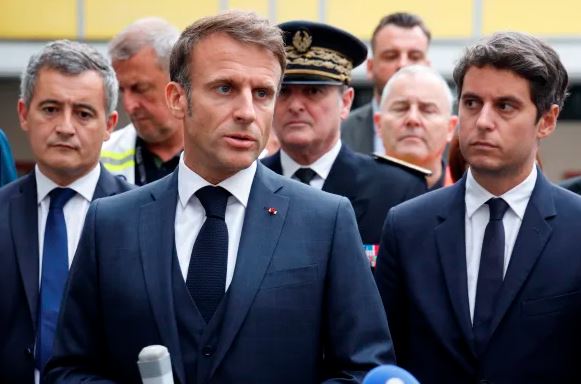 Macron pranon dorëheqjen e kryeministrit francez, pa asnjë pasardhës të qartë në horizont
