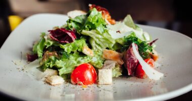 Sallata Cezar “festoi” 100-vjetorin/ Gjithçka rreth historisë së krijimit të saj