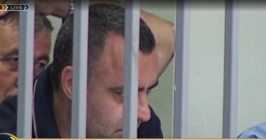 VIDEO/ Dajti i lirë për dy orë, i dënuari përjetë në varrimin e të ëmës