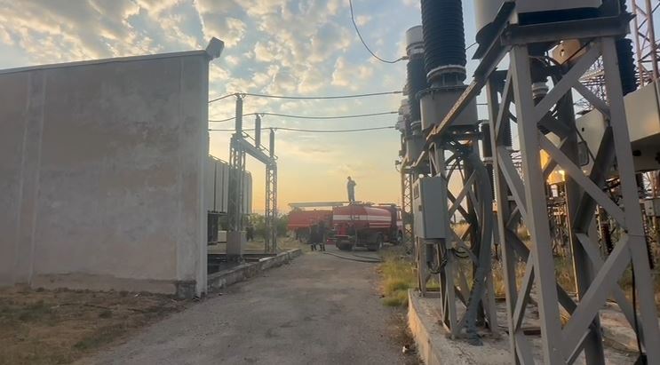 VIDEO/ Zjarr në stacionin elektrik në Korçë, forcat zjarrfikëse ndërhyjnë për shuarjen e flakëve
