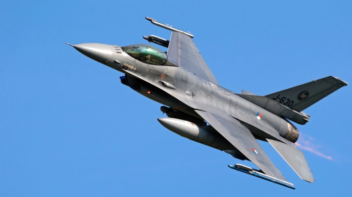 Holanda premton të dërgojë 24 avionë F-16 në Kiev