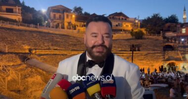 Recital në vendlindje/ Gëzim Myshketa, arie botërore në amfiteatrin e Durrësit