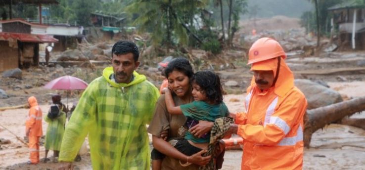 Rrëshqitjet e dheut në Indi, vdesin 19 persona. Parashikohet përkeqësim të situatës meteorologjike