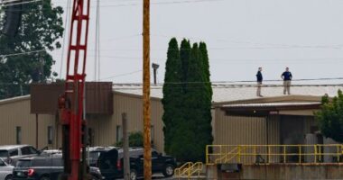 Atentati ndaj Trump, CNN: U qëllua nga tre armë të ndryshme në tubimin e ish presidentit