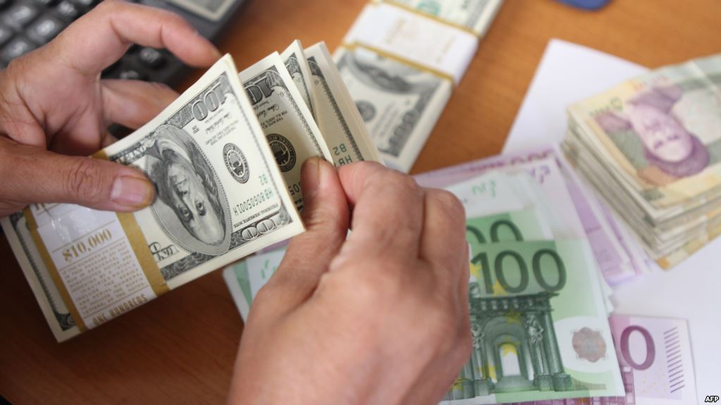 Valutat e huaja në vendnumëro/ Nisin javën me rënie, euro këmbehet për 100.2 lekë