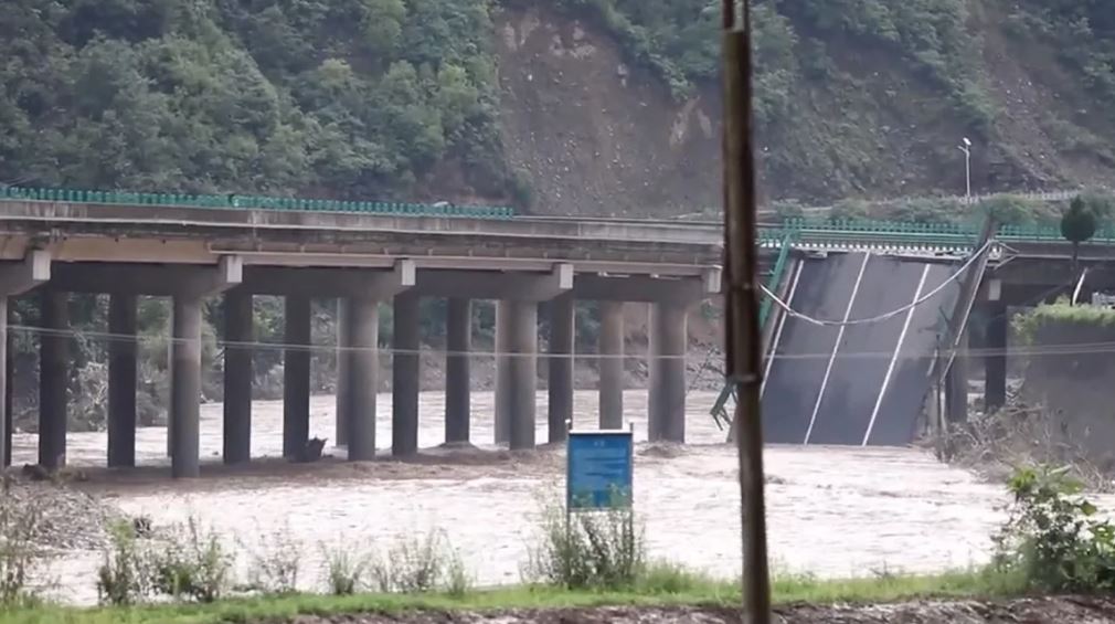 Shembet ura në Kinë, 12 viktima dhe 31 të zhdukur