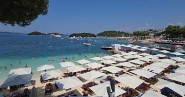 VIDEO/ Jugu plot me turistë të huaj, Rama ndan përshtypjet e tyre: Plazhet janë fantastike, njerëzit shumë të sjellshëm