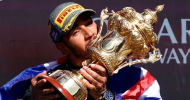 Formula 1/ Hamilton fiton pas 3 vitesh, britaniku arrin triumfin e 104-t në karrierë