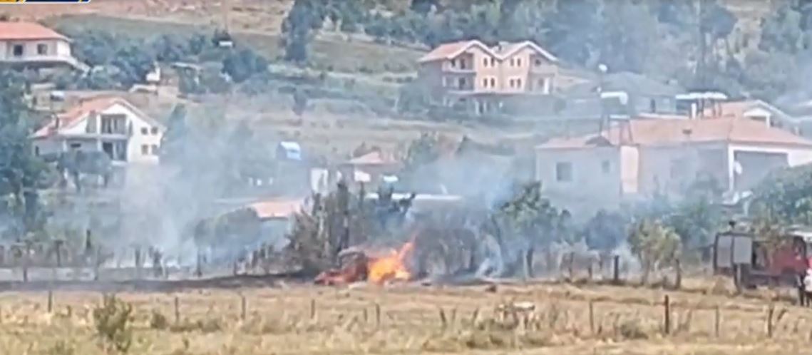 VIDEO/ Zjarr në Mamurras, era e fortë favorizon flakët, rrezikohen disa banesa