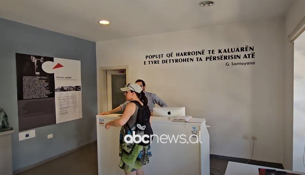 Turizmi kulturor në Shkodër/ Të huajt interes për të kaluarën komuniste, vizitojnë muzetë