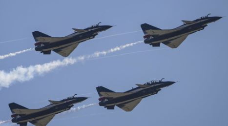 Dhjetëra avionë ushtarakë në 3 orë, Kina shton stërvitjet në Tajvan