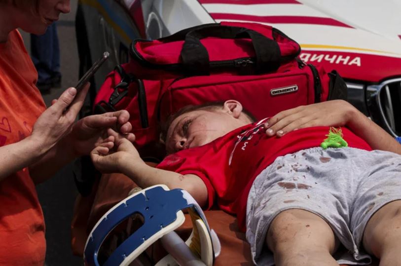 FOTO/ Pamje tronditëse nga bombardimi i një spitali fëmijësh në Kiev, 29 të vdekur në të gjithë vendin