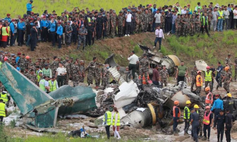 Nepal/ Avioni rrëzohet gjatë ngritjes, raportohet për 18 viktima