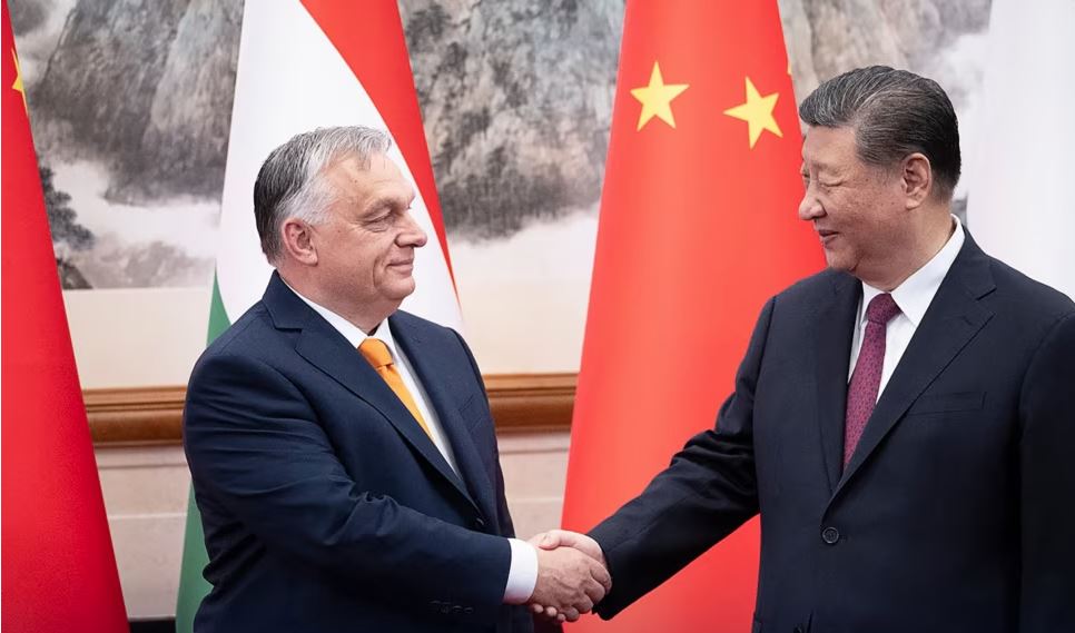 Orban në Kinë për arritjen e paqes në Ukrainë, takohet me Xi Jinping