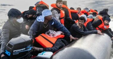 Britani/ Laburistët do t’u japin azil 90,000 emigrantëve që do deportoheshin në Ruanda