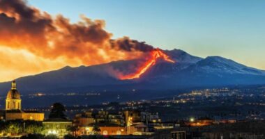 Etna “zgjohet” sërish, aeroporti i Katanias mbyllet për shkak të hirit vullkanik
