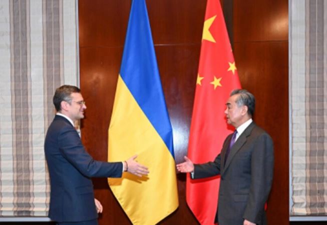 Kina zotohet të vazhdojë ndërmjetësimin dhe dërgimin e ndihmave humanitare për Ukrainën