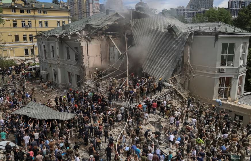 ANALIZA/ Bombardimi i spitalit të fëmijëve në Kiev. A mund të gjykohet Putin për krimet e tij