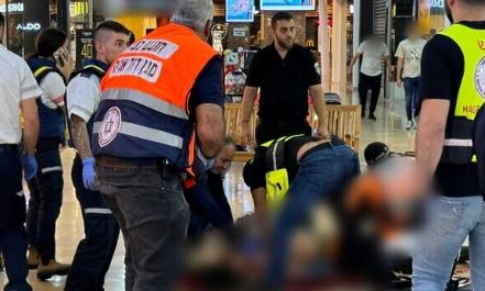 Sulm me thikë në një qendër tregtare në Izrael, plagosen 2 persona