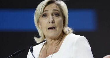 Francë/ Le Pen akuzon Macron për ‘grusht shteti’ përpara raundit të dytë të zgjedhjeve