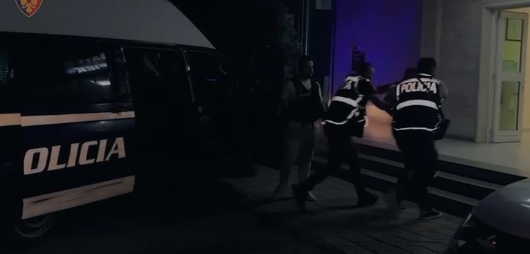 Vret të dashurin e ish-gruas/ Dalin pamjet nga momenti i arrestimit të Xhulian Mihajt në Fier