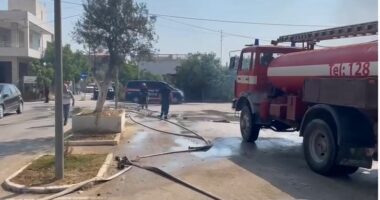 VIDEO/ Përfshihen nga flakët disa dyqane në Vlorë, ndërhyjnë zjarrfikësit