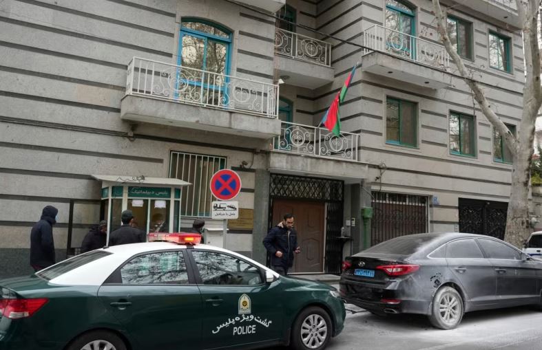 Azerbajxhani rihap ambasadën në Iran