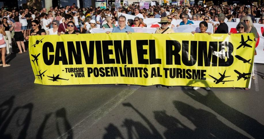 “Parajsa juaj është makthi ynë!”, protesta kundër turizmit masiv në Spanjë