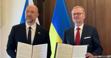 Kievi dhe Praga miratojnë marrëveshjen, do të prodhojnë municione luftarake në Ukrainë