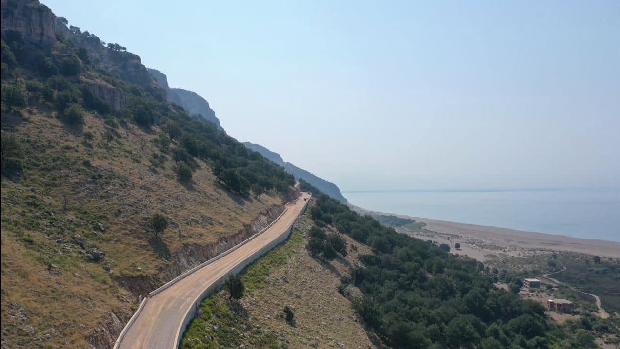 Kryeministri Rama ndan pamjet nga rruga e re turistike Shëngjin-Velipojë: Një tjetër aks panoramik mbresëlënës