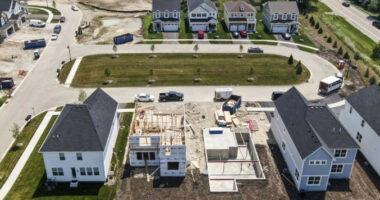 Bien shitjet e shtëpive dhe apartamenteve të reja në Amerikë