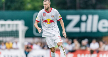 Një mbrojtës i ri për Fonseca, “Djajtë” e Milanos pranë akordit për “yllin” ballkanas