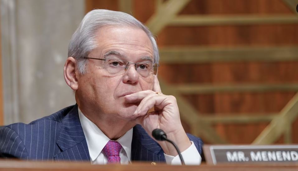 Senatori Bob Menendez dorëhiqet pasi u shpall fajtor për korrupsion