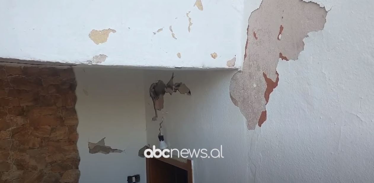 Tritoli në banesën e dy motrave në Elbasan/ Fqinji 26 vjeçar që mbeti i plagosur, në gjendje kritike për jetën