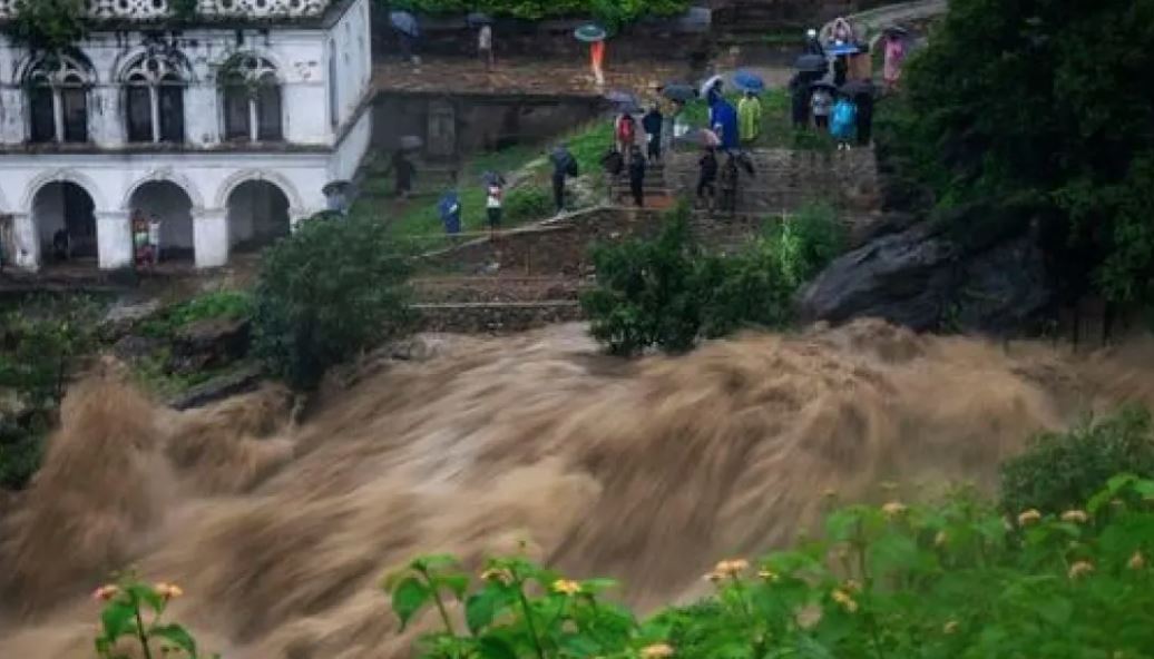 Rrëshqitje dheu në Nepal, 11 të vdekur dhe 8 të zhdukur