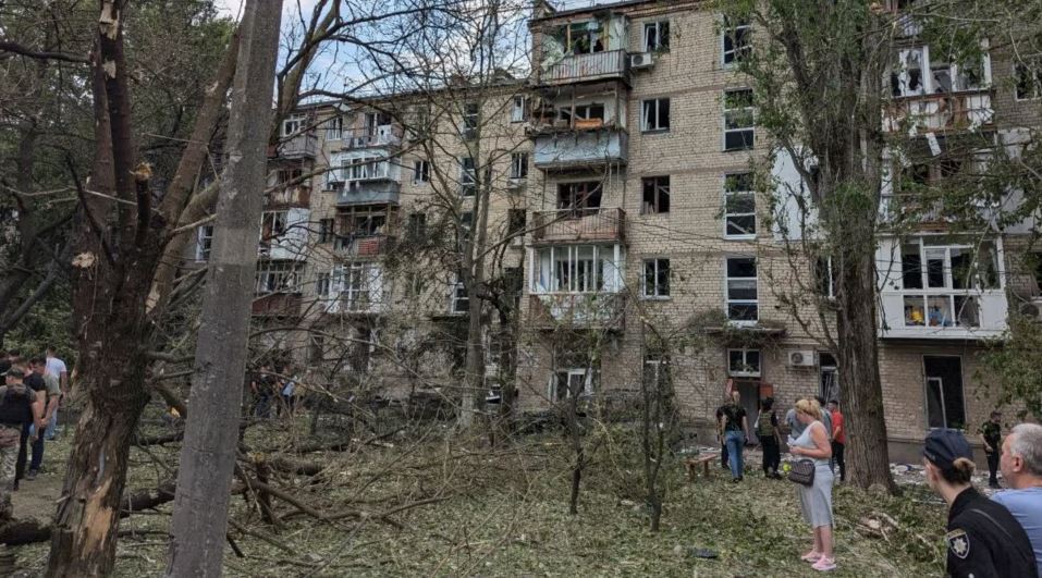 Agresioni rus, Zelensky: Tre të vrarë pas një sulmi rus në një kënd lojërash në Mikolajiv