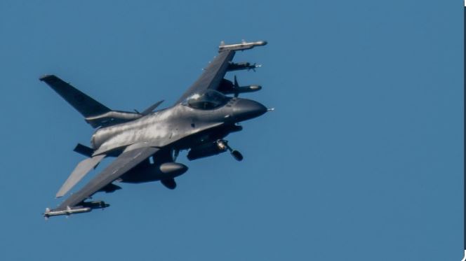 Dërgimi i avionëve luftarakë në Ukrainë, Rusia kritikon vendimin: NATO është një “bandë lufte”