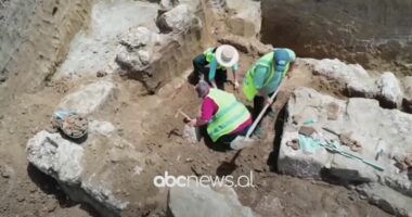 Një tjetër varr monumental, gërmime në parkun arkeologjik të Amantias, i përket shekullit të parë