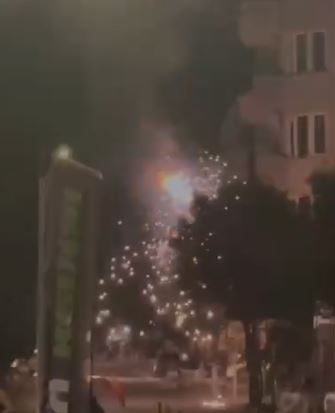 VIDEO/ Shpërthen shtylla e tensionit të lartë në Sarandë, evakuohen banorët