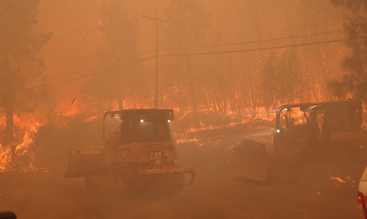 VIDEO/ Zjarret në Kaliforni, mijëra qytetarë evakuohen nga banesat