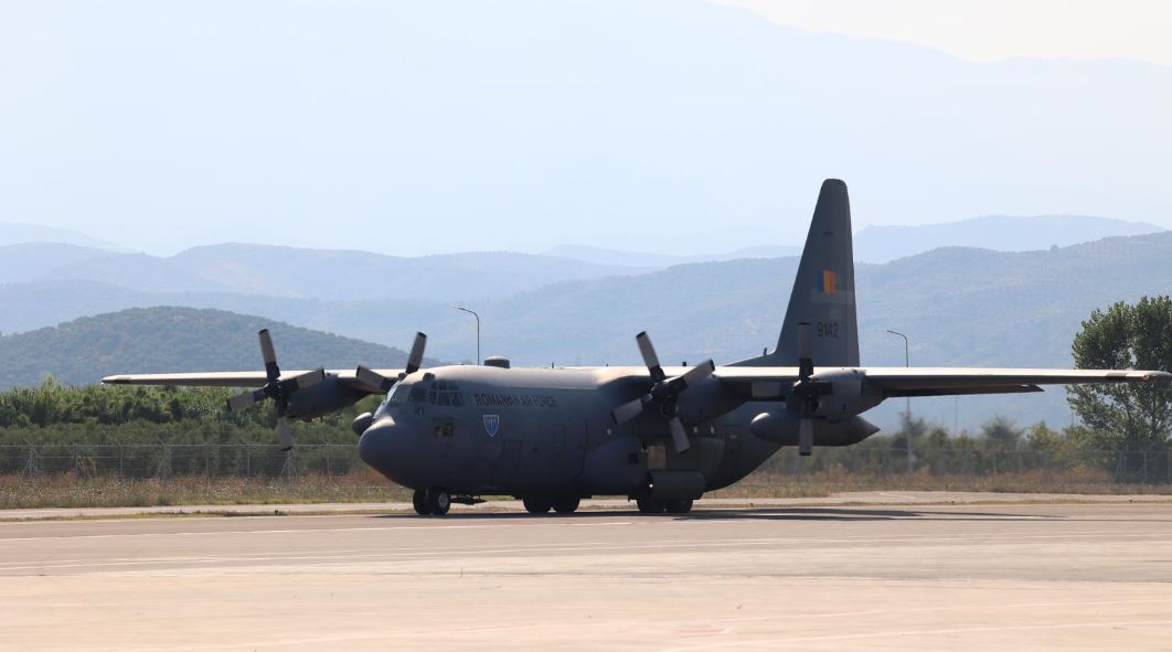 Zjarret/ Mbërrijnë në Shqipëri dy avionë rumunë për ndërhyrje në vatrat më kritike