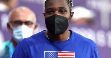 Në podium me “stil” Covid/ Noah Lyles kthen në mendje pandeminë, merr medaljen me maskë