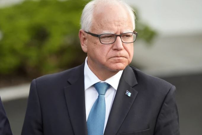 Pesë fakte që duhet të dini për Tim Walz, kandidati i Kamala Harris për zëvendëspresident