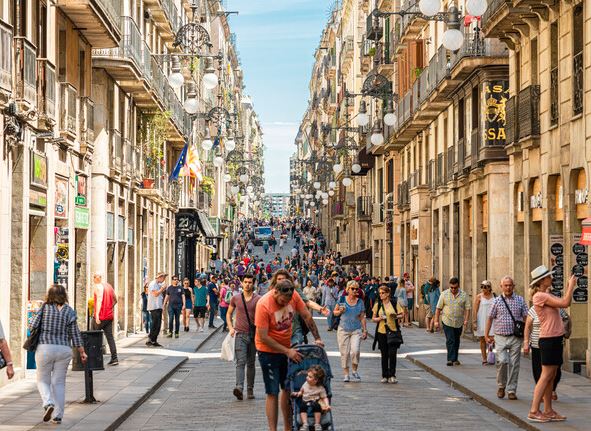 Turizmi masiv, Barcelona synon të ndalojë shtëpitë me qira