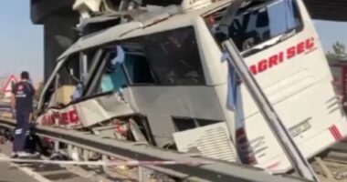 Detaje nga aksidenti tragjik me 11 të vdekur në Turqi, dyshohet se shoferin e kishte zënë gjumi