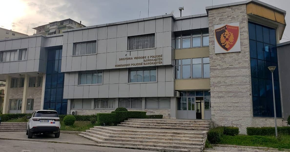 Ushtroi dhunë fizike ndaj familjarëve, arrestohet 25-vjeçari në Gjirokastër