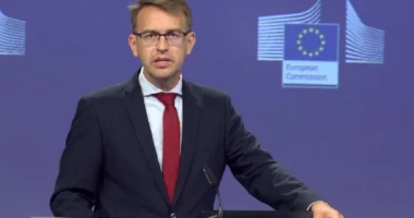 Peter Stano reagon sërish për Ibrin: Zgjidhja me dialog, jo me vendime të njëanshme