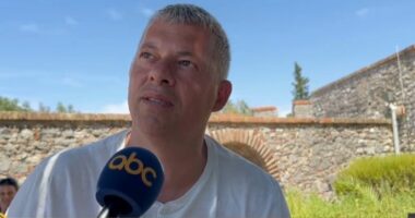 Turizmi patriotik/ Qytetarët e Kosovës vizitojnë sitet arkeologjike të Shqipërisë