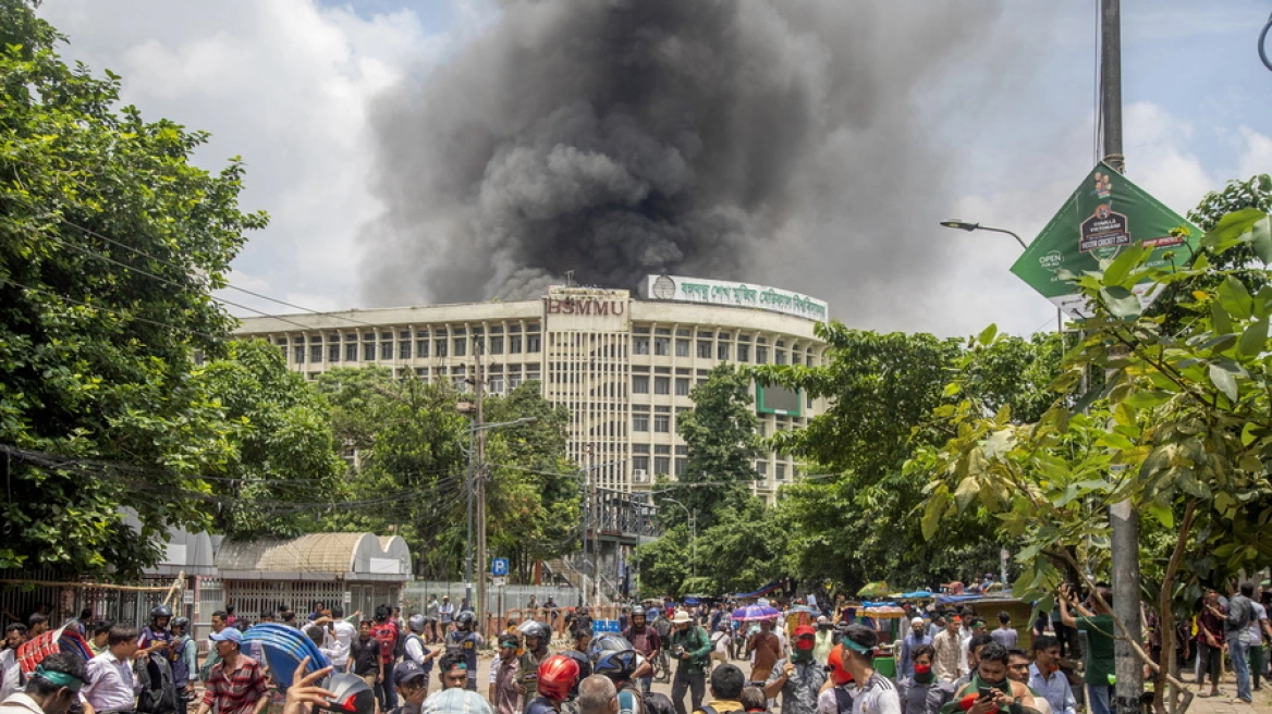 Protestat e dhunshme në Bangladesh, shkon në 91 numri i viktimave, mes tyre 13 policë